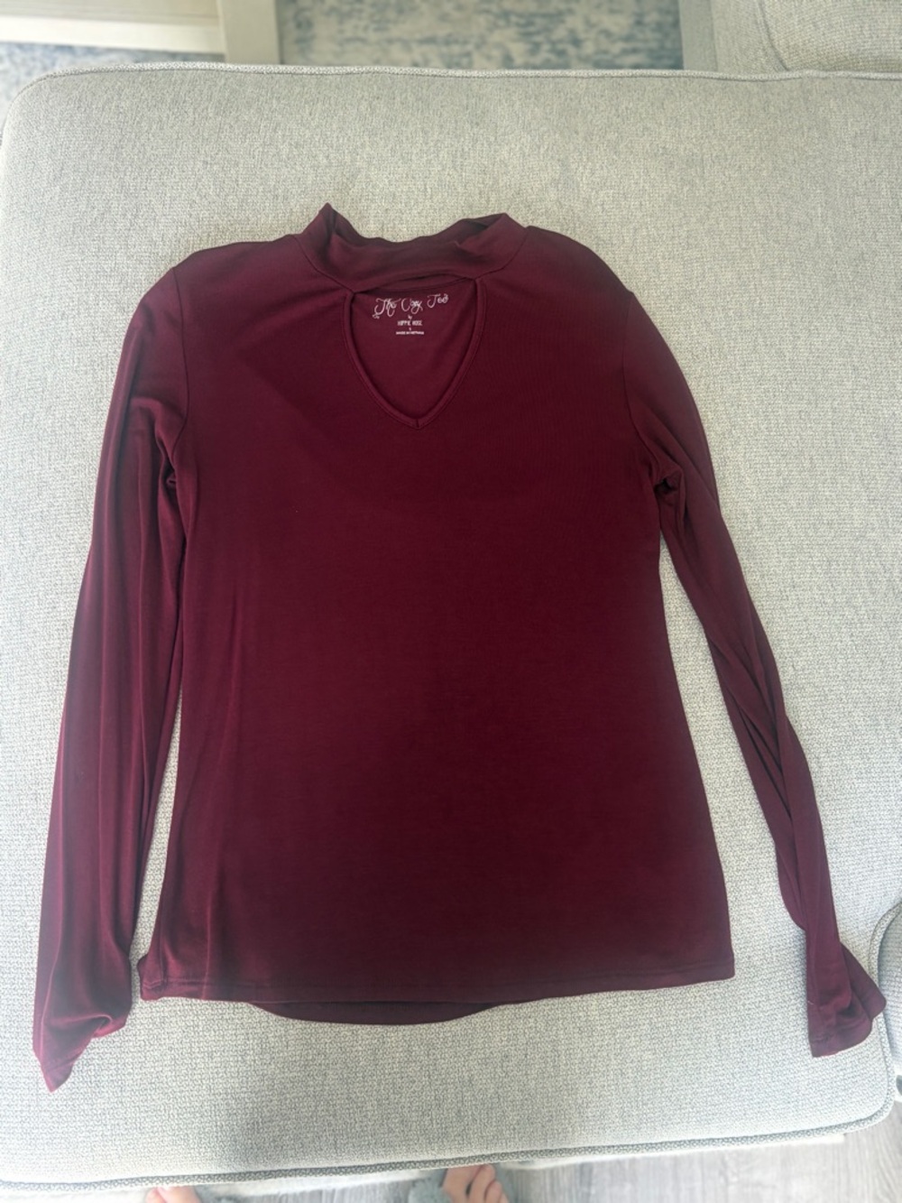 Women’s Burgundy Keyhole Mock-Neck Long Sleeve Top